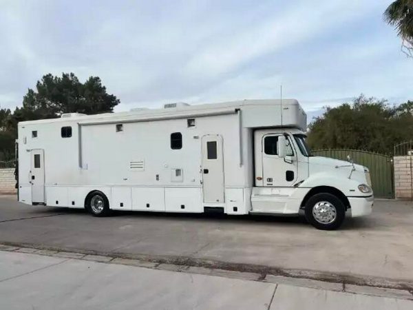 2005 Show Hauler 43 ft with RARE 12 ft. GARAGE