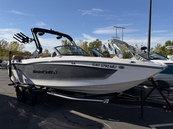 2024 Mastercraft XT Series