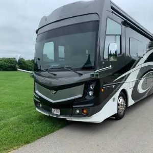 2017 Fleetwood Discovery Lxe 40E