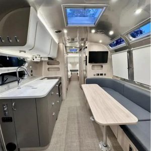 2022 Airstream Globetrotter 30RB TWIN