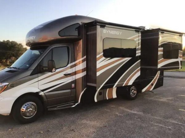 2017 Thor Motor Coach SYNERGY SD24