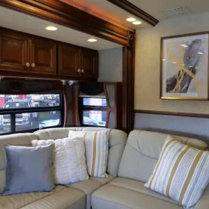 2013 American Coach Revolution 38S