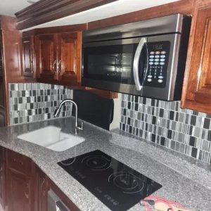 2017 Fleetwood Discovery Lxe 40E