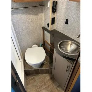 2016 Winnebago NAVION 24V