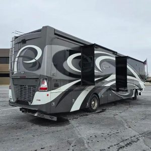 2017 Fleetwood Discovery Lxe 40E