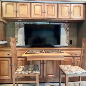 2013 Winnebago ADVENTURER 37F