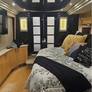 2008 Prevost XLII 45