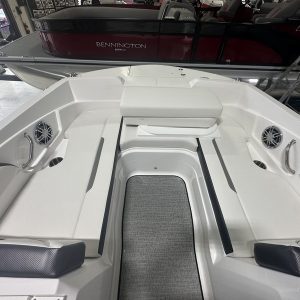 2024 Hurricane SunDeck Sport 205 IO