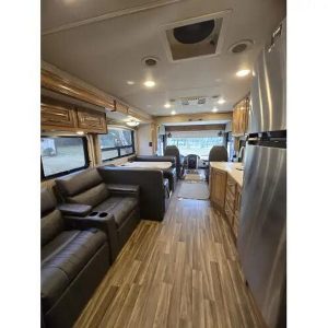 2019 Thor Motor Coach Miramar 37 1