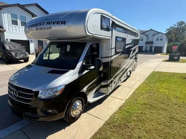 2025 Forest River SUNSEEKER 2400T