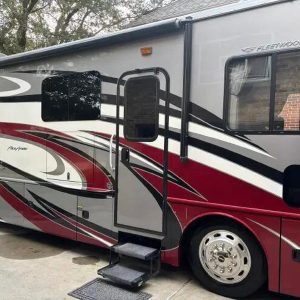 2017 Fleetwood PACE ARROW 33D