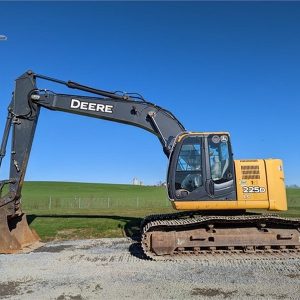 2011 DEERE 225D LC