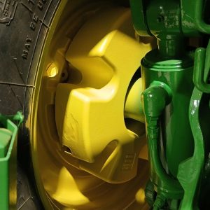 2002 JOHN DEERE Tractors 8420