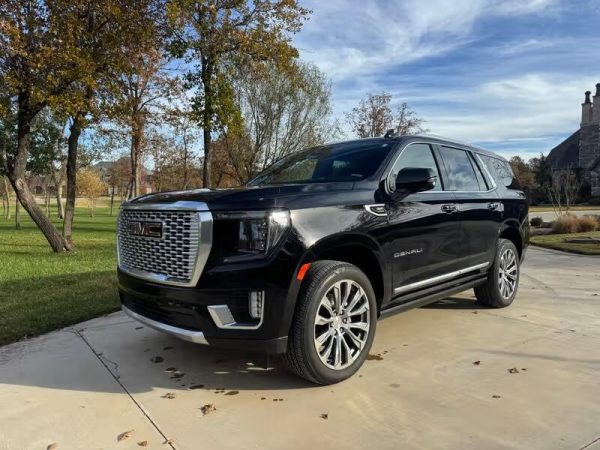 2021 Yukon Denali Black Exterior