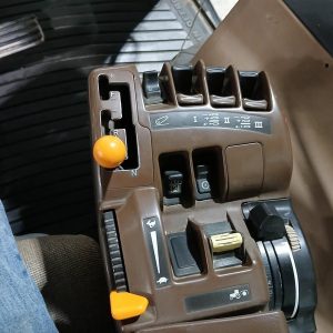 2002 JOHN DEERE Tractors 8420