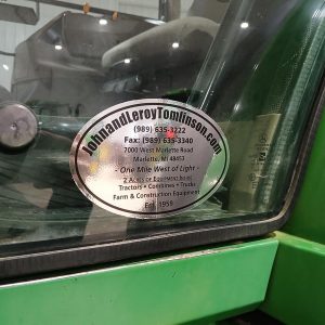 2002 JOHN DEERE Tractors 8420