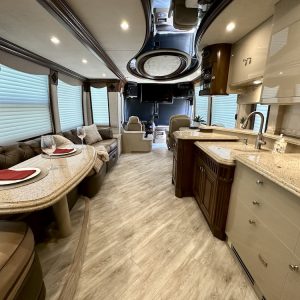 2005 Prevost Liberty Elegant Lady XLII Double Slide