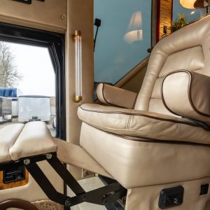 2006 Prevost Featherlite H3-45 Triple Slide