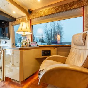 2006 Prevost Featherlite H3-45 Triple Slide