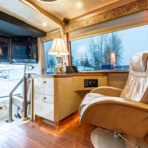 2006 Prevost Featherlite H3-45 Triple Slide