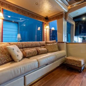 2006 Prevost Featherlite H3-45 Triple Slide