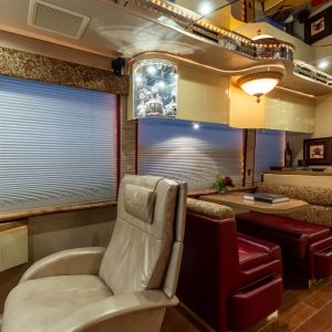 2006 Prevost Featherlite H3-45 Triple Slide