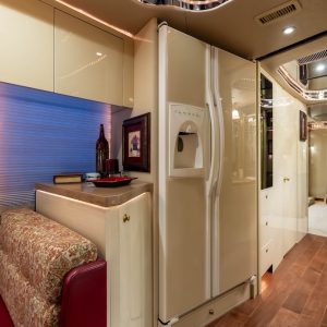 2006 Prevost Featherlite H3-45 Triple Slide