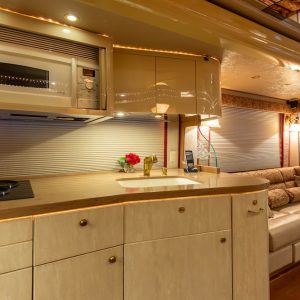 2006 Prevost Featherlite H3-45 Triple Slide