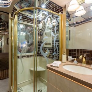 2006 Prevost Featherlite H3-45 Triple Slide