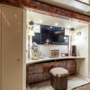 2006 Prevost Featherlite H3-45 Triple Slide