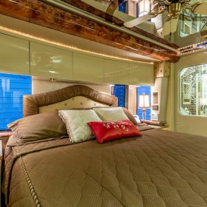 2006 Prevost Featherlite H3-45 Triple Slide