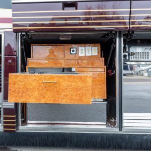 2006 Prevost Featherlite H3-45 Triple Slide