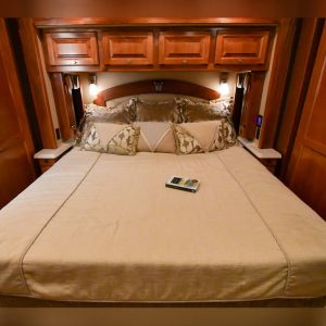 2016 Tiffin Phaeton 40 QBH